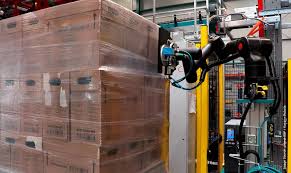 What is a Palletizer? (How They Work, Types & Uses) - Kassow Robots - palletizing robots