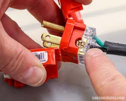 How to Wire a 3 Prong Electrical Plug Correctly - signalwires - electrical prongs