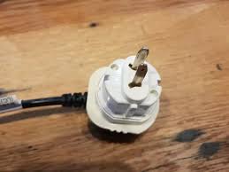 What does a US plug look like? | TechFinitive - us electrical plug
