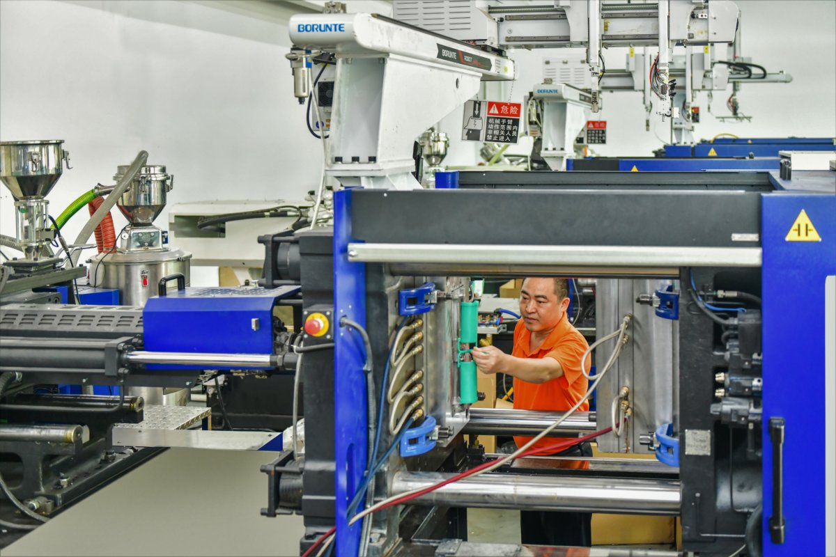 Illustrative example of injection molders from Google Search