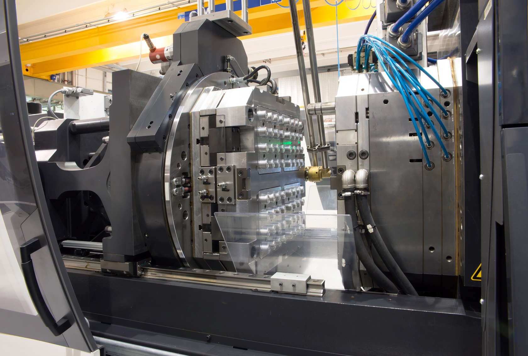 Illustrative example of thermoplastic injection molding from Google Search